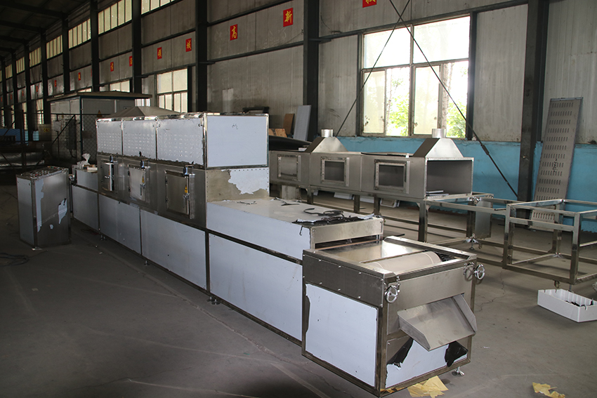 微波干燥設(shè)備003